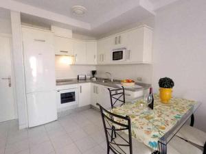 A kitchen or kitchenette at Ático con vistas al mar en el centro de La Caleta