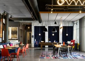 a restaurant with tables and chairs and a pool table at Aloft Henderson in Las Vegas