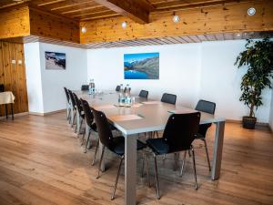 Hôtel Alpina - Swiss Ski & Bike Lodge Grimentz商务区和/或会议室
