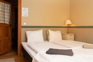 A bed or beds in a room at Landhaus Kekkola