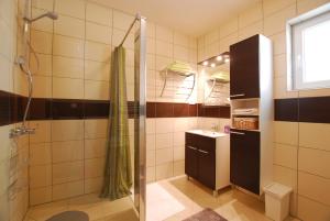 Kúpeľňa v ubytovaní Apartments with parking spaces Rijeka - 18146 + 25 fotografií