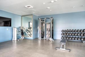 a room with a gym with a lot of equipment at Downtown 1BR w Roof Pool Gym nr the 110 LAX-734 in Los Angeles