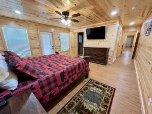 Fotografie z fotogalerie ubytování The Hitching Post: Spacious 5BR/4BA Rancher v destinaci Pigeon Forge