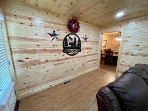 Fotografie z fotogalerie ubytování The Hitching Post: Spacious 5BR/4BA Rancher v destinaci Pigeon Forge