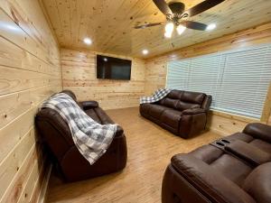Fotografie z fotogalerie ubytování The Hitching Post: Spacious 5BR/4BA Rancher v destinaci Pigeon Forge