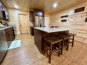 Fotografie z fotogalerie ubytování The Hitching Post: Spacious 5BR/4BA Rancher v destinaci Pigeon Forge