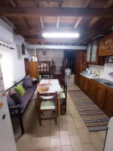 Kuchyň nebo kuchyňský kout v ubytování Vaggelitsa's House
