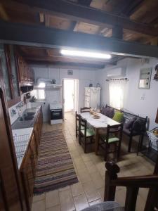 Kuchyň nebo kuchyňský kout v ubytování Vaggelitsa's House