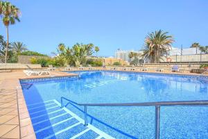 Bazén v ubytovaní MICHELE APARTMENT PLAYA DE LAS AMÉRICAS alebo v jeho blízkosti