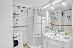 Kúpeľňa v ubytovaní MICHELE APARTMENT PLAYA DE LAS AMÉRICAS + 26 fotografií