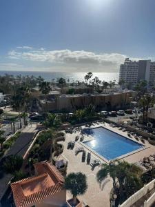 Bazén v ubytovaní MICHELE APARTMENT PLAYA DE LAS AMÉRICAS alebo v jeho blízkosti