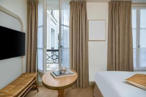 Postel nebo postele na pokoji v ubytování Hôtel Le Monna Lisa by Inwood Hotels