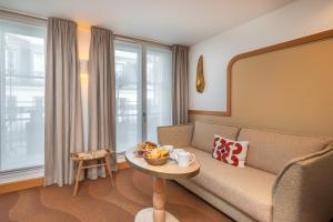 Posezení v ubytování Hôtel Le Monna Lisa by Inwood Hotels