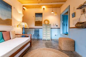 a bedroom with a bed and a desk and a chair at Casa PROX AO MAR - Icaraizinho de Amontada in Amontada +32 photos