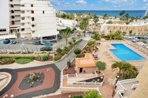 Bazén v ubytovaní MICHELE APARTMENT PLAYA DE LAS AMÉRICAS alebo v jeho blízkosti