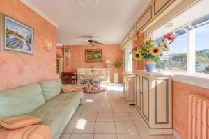 Χώρος καθιστικού στο A6- 2 BDR Incredible Sea View - AC, Garage & Terrace