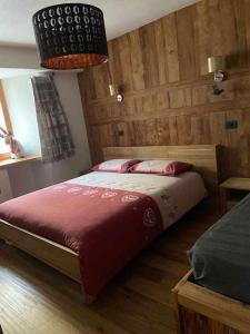 Postel nebo postele na pokoji v ubytování Lo Péyo Avise