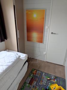 a bedroom with a bed and a rug on the floor at Entre Terre et Mer, Bruges, Ostende in Jabbeke