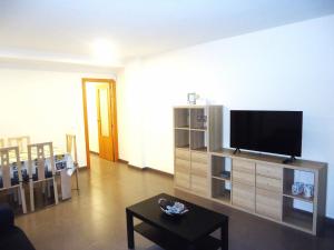 Televízia a/alebo spoločenská miestnosť v ubytovaní Edificio Papa Luna