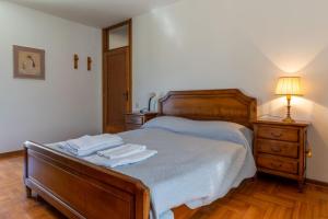 a bedroom with a bed with towels on it at Casa Agnese, Levico Terme - Ospitar in Levico Terme