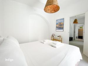 Posteľ alebo postele v izbe v ubytovaní Casa Cristóbal Colón habitaciones con vistas a Semana Santa y Fiestas