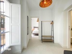 Posteľ alebo postele v izbe v ubytovaní Casa Cristóbal Colón habitaciones con vistas a Semana Santa y Fiestas