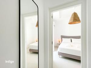 Posteľ alebo postele v izbe v ubytovaní Casa Cristóbal Colón habitaciones con vistas a Semana Santa y Fiestas