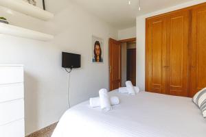 Televízia a/alebo spoločenská miestnosť v ubytovaní Apartamento con piscina y parking - Playa San Juan