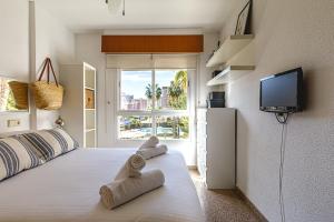 TV a/nebo společenská místnost v ubytování Apartamento con piscina y parking - Playa San Juan
