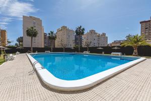 Bazén v ubytovaní Apartamento con piscina y parking - Playa San Juan alebo v jeho blízkosti
