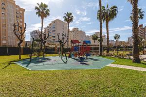 Detský kútik v ubytovaní Apartamento con piscina y parking - Playa San Juan