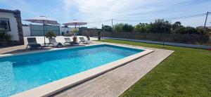 Bazén v ubytovaní Casa La Cabaña alebo v jeho blízkosti