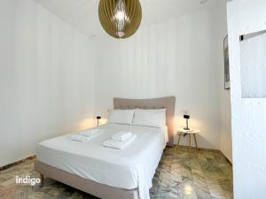 Posteľ alebo postele v izbe v ubytovaní Casa Cristóbal Colón habitaciones con vistas a Semana Santa y Fiestas