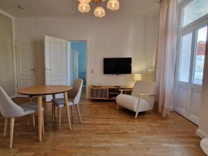 TV a/nebo společenská místnost v ubytování Villa Alba