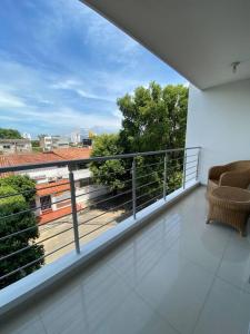 a balcony with a view of a building at Apartamento amoblado en excelente ubicación in Cúcuta