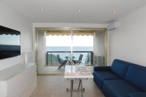 Fotografia z galérie ubytovania Charming "Center Bay" Studio 4 with Sea View Air Conditioning and Parking v destinácii Juan-les-Pins