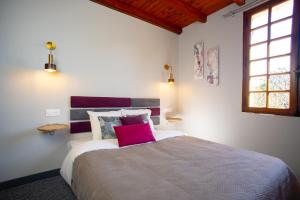 Postel nebo postele na pokoji v ubytování PHOENIX maison d'hôtes & SPA