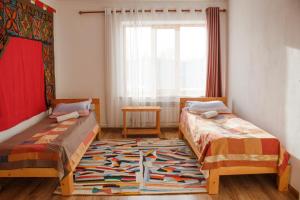 Postel nebo postele na pokoji v ubytování Guest House Altyn Oimok