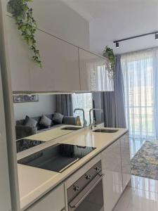 Cucina o angolo cottura di Executive Suite at Ellipse in Waterfall Midrand