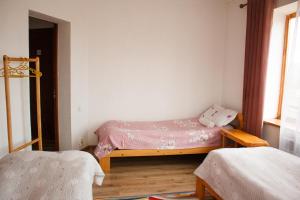 Postel nebo postele na pokoji v ubytování Guest House Altyn Oimok