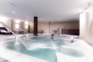 Bazén v ubytování Vincci Resort Costa Golf nebo v jeho okolí