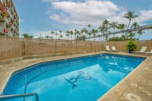 a swimming pool with a shark painted on it at Island Surf 506 in Kihei