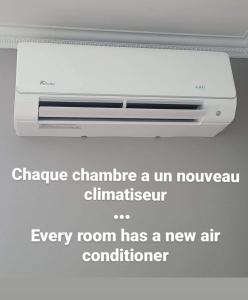 a room with an air conditioner on the wall at Horizon 777 in Saint-Siméon