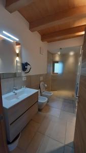 Photo de la galerie de l'établissement GARDA BALDO APARTMENTS_VIVALDI, à Nago-Torbole