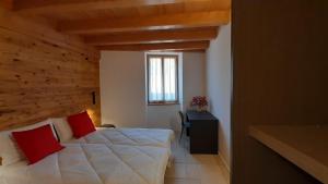 Photo de la galerie de l'établissement GARDA BALDO APARTMENTS_VIVALDI, à Nago-Torbole