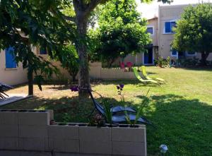 Vonkajšia záhrada v ubytovaní Appartements bord de mer - Accès privé à la plage