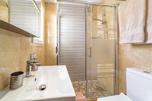 a bathroom with a sink and a shower at Perla de Malagueta in Málaga