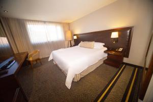 Ένα ή περισσότερα κρεβάτια σε δωμάτιο στο Movich Hotel Las Lomas