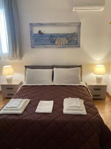 A bed or beds in a room at VILLA AZZURRA beachfront Mondello - Palermo