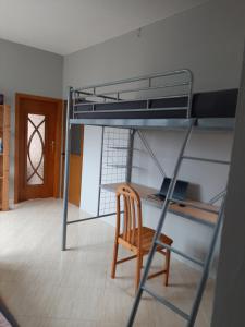 Palanda nebo palandy na pokoji v ubytování Guesthouse Lula 2